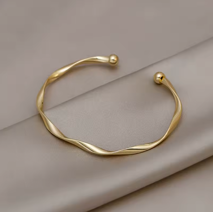 Bracciale con ciondoli dorato – Minimalista