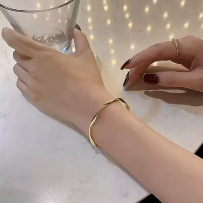 Bracciale con ciondoli dorato – Minimalista